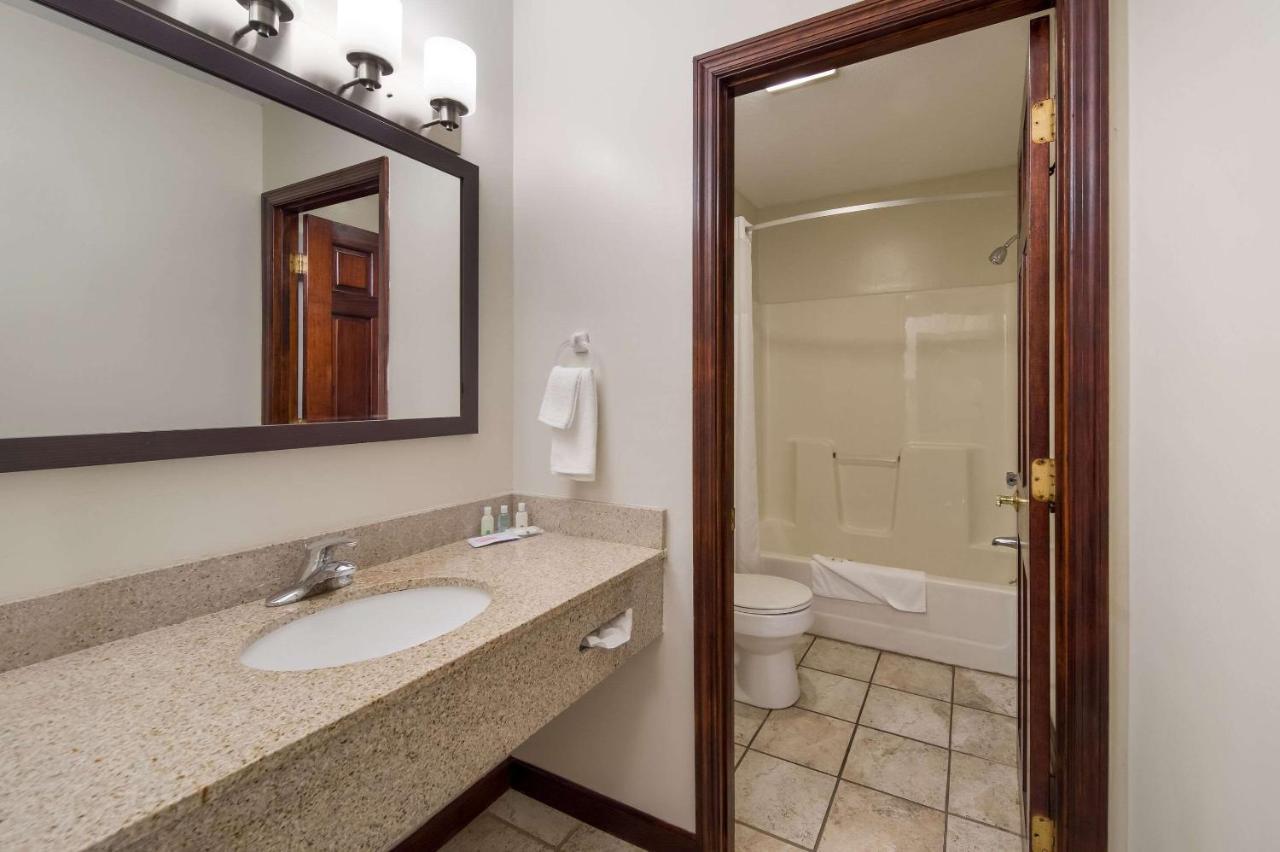 Quality Inn Great Barrington Exteriör bild